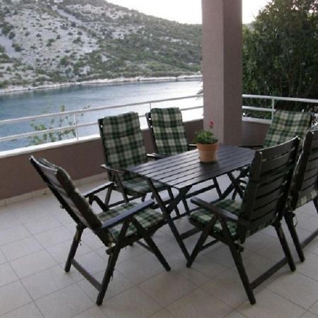 Apartments Ljubi Vinišće Εξωτερικό φωτογραφία