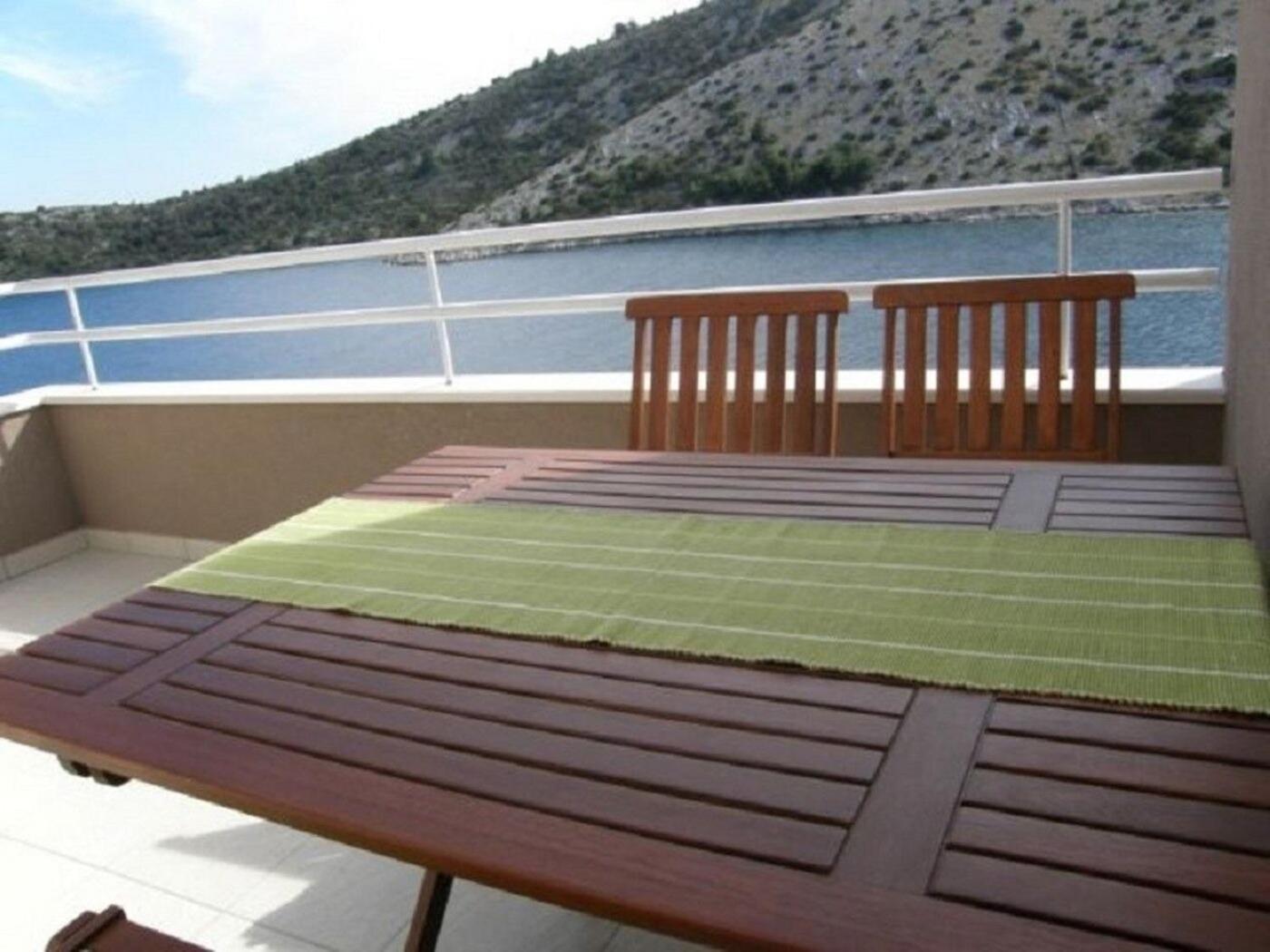 Apartments Ljubi Vinišće Εξωτερικό φωτογραφία