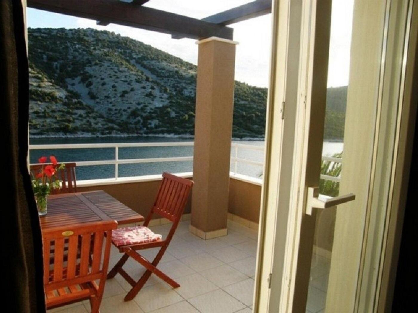 Apartments Ljubi Vinišće Εξωτερικό φωτογραφία